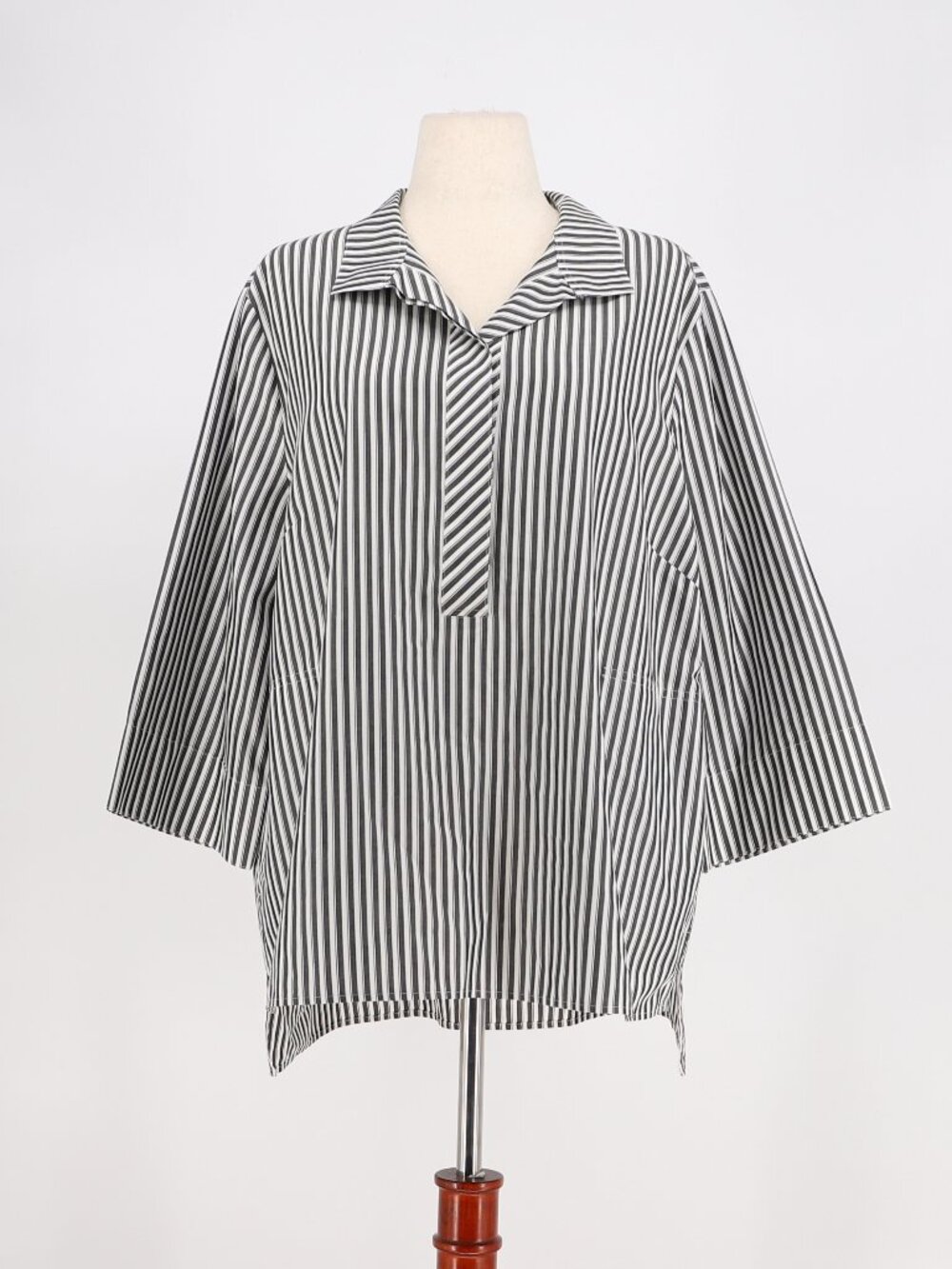 CHICO'S No Iron Gray Striped 3/4 Sleeve Popover Tunic Shirt Size 4 (US 20/22)